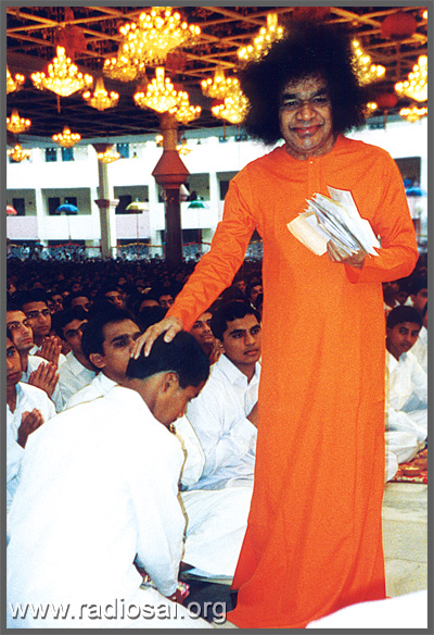 Sathya Sai Baba con el estudiante