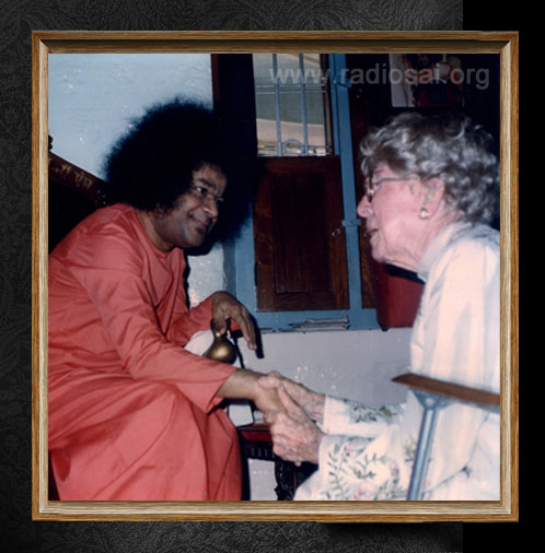 Swami-&-Elsie-Cowan-Conversation-with-Dr